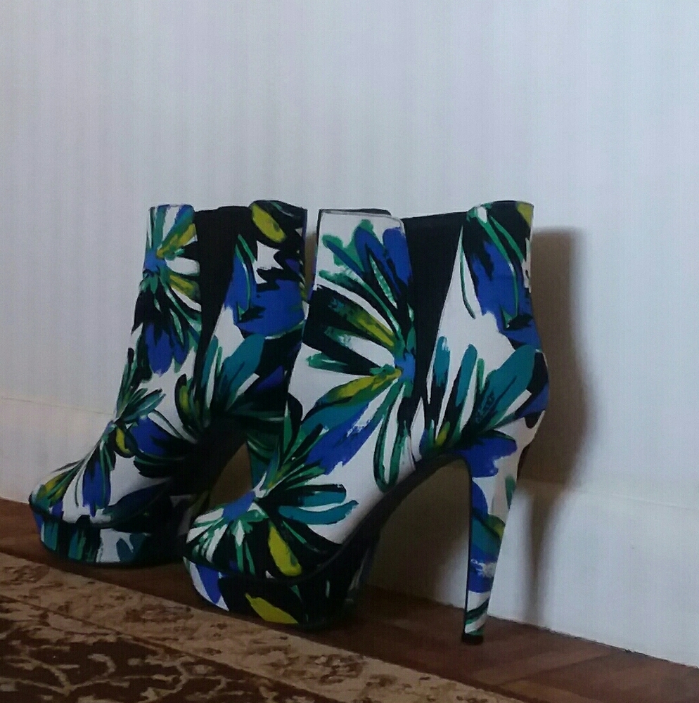 Peep-toe ankle boots